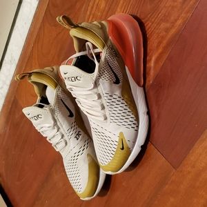 Nike 270 Air Max Womens size 11 / Mens size 9